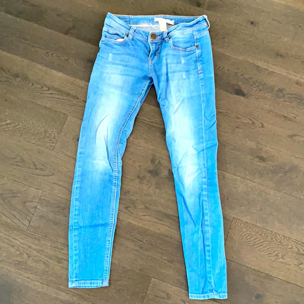 Forever 21 skinny light blue jeans size 24